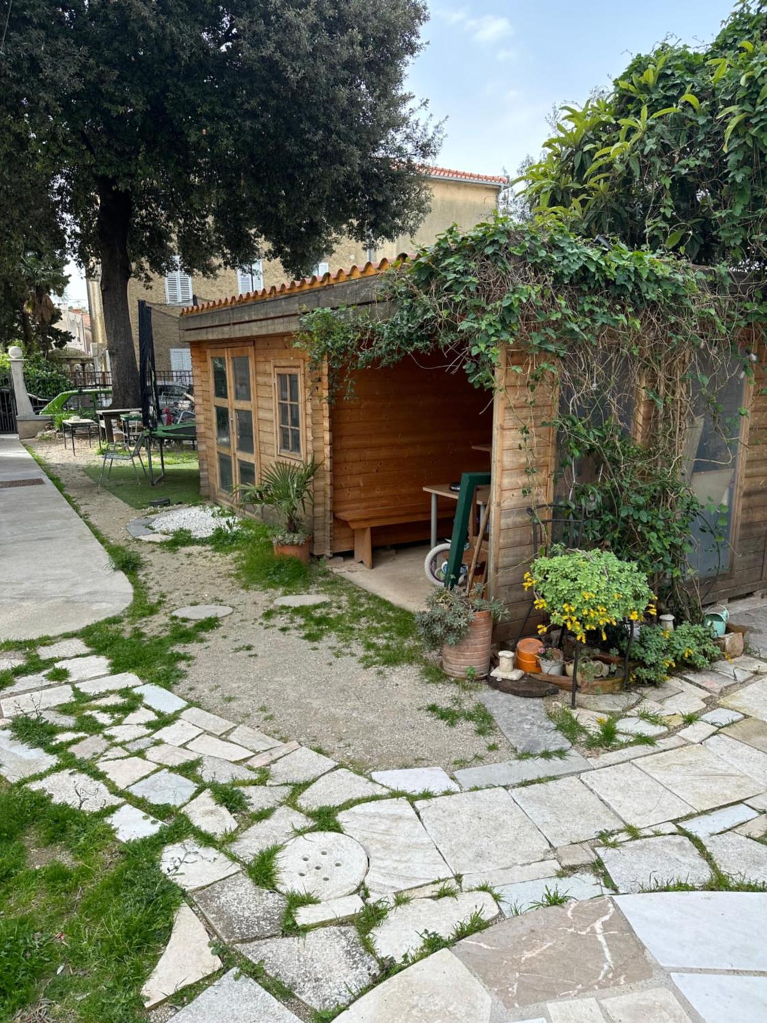 Split Industrial Design Rooms Exterior foto