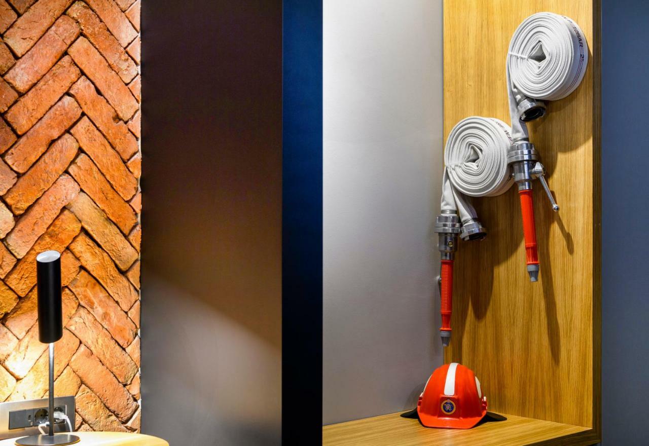 Split Industrial Design Rooms Exterior foto