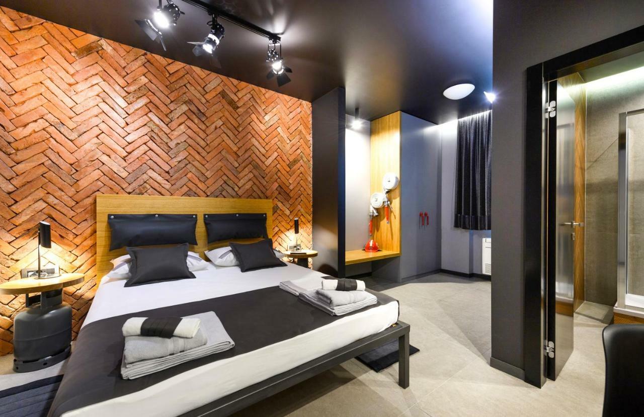 Split Industrial Design Rooms Exterior foto
