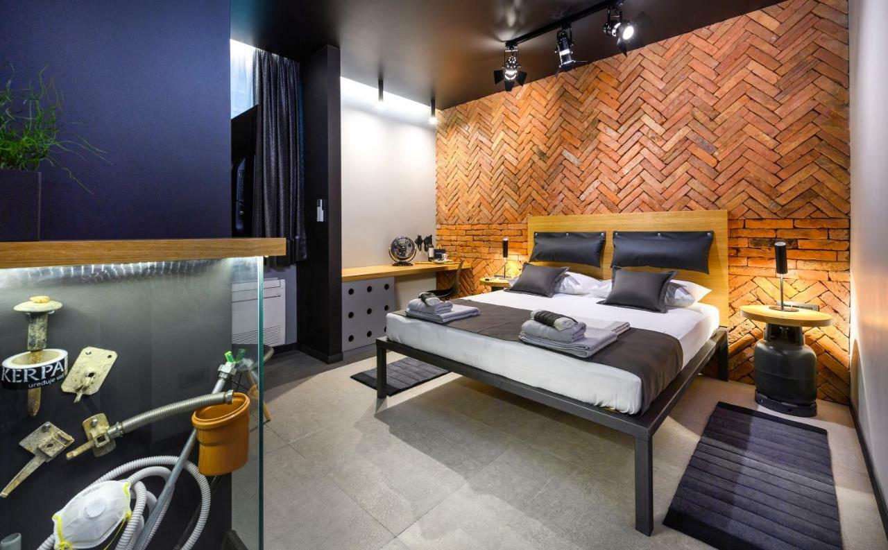 Split Industrial Design Rooms Exterior foto