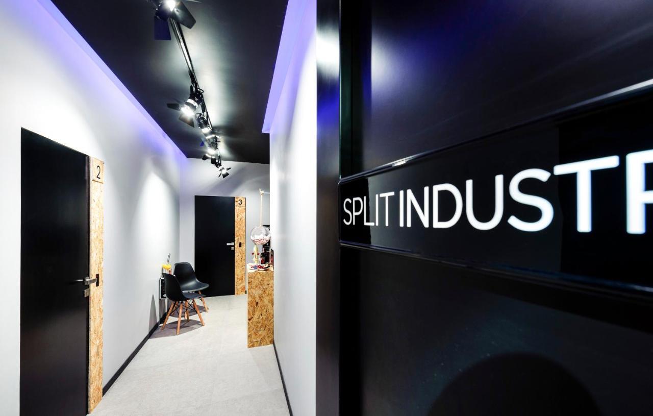 Split Industrial Design Rooms Exterior foto